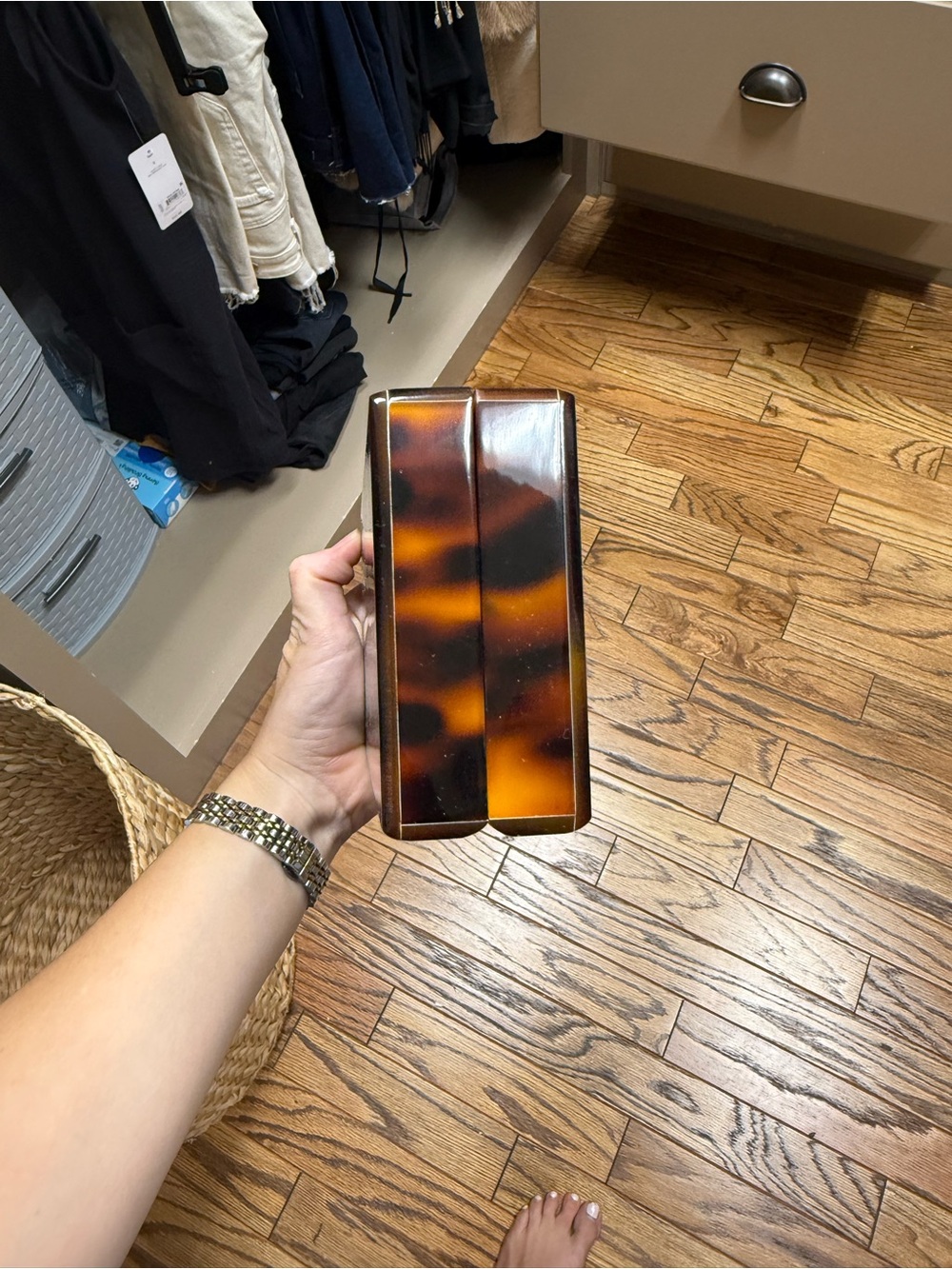 Tuckernuck Tortoiseshell Acrylic Clutch in Brown and Amber - Picture 3 of 6